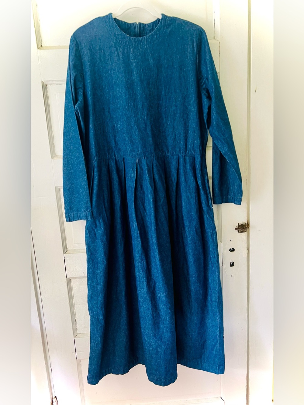 Country Wear Vintage Long Sleeve Denim Midi Dress with Crew Neck & Pockets